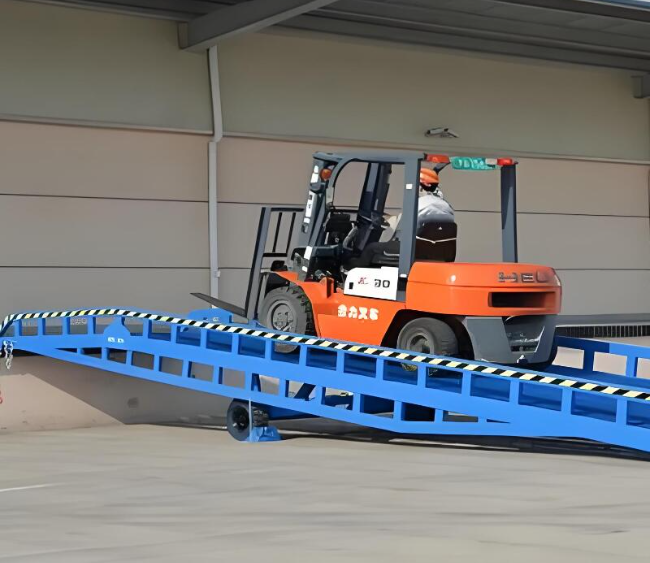 菏泽移动式卸货平台（叉车用）